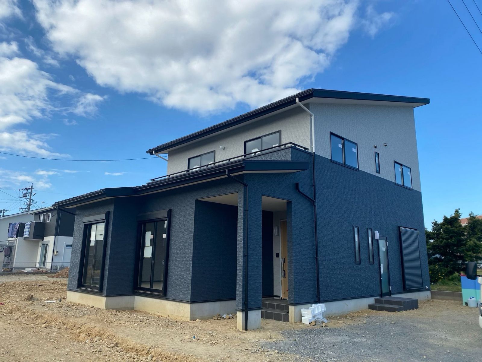 ガヴォー「青い屋根」 テーマカラーは青♪10kwの太陽光発電搭載の家【地域型住宅